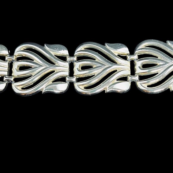 Chunky Gold Tone 4 Panel Link Bracelet 7 1/2" (4797) - Picture 3 of 7